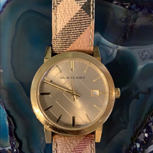 Signature Burberry Check Gold Watch - Picture 2 of 7